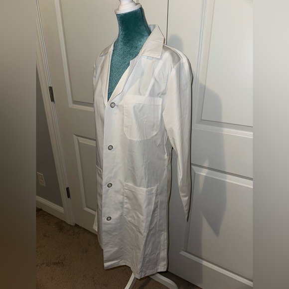 White lab coat 🥼 🧪 - Picture 3 of 6